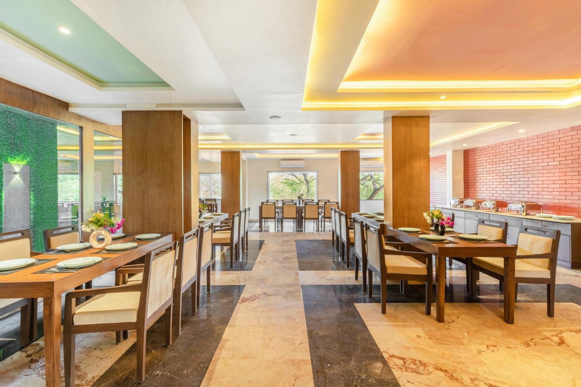 Seasons Sajjangarh Hotel Udaipur Exterior foto